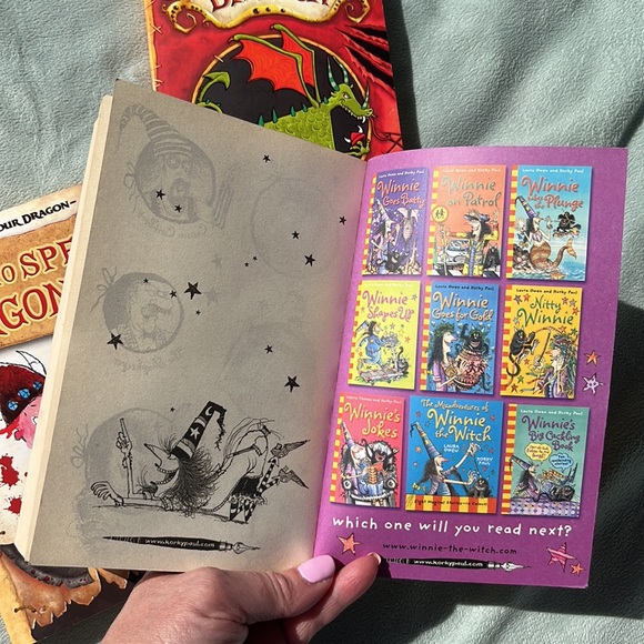 3 novels: How to train your dragon, How to Speak Dragonese,and Totally Winnie - Picture 10 of 15